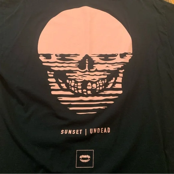 Chomp Black shirt. Size XL - Picture 4 of 6